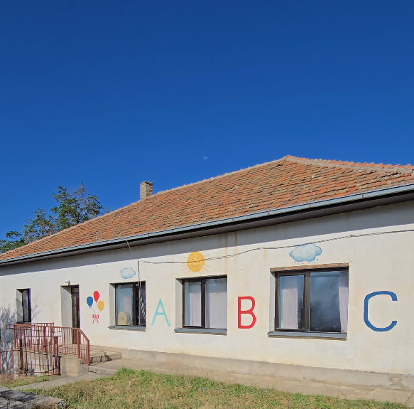 📚 School supply distribution continues – this time in the villages of Poum and Bogovice